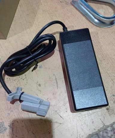 Зарядное устройство для тележек PPT15-2 24V/4А (Charger) — фото 2